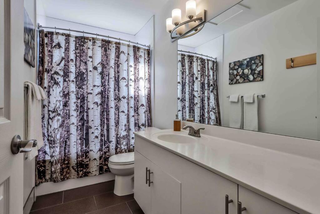Big Mountain Views - Bright 2-Story Corner Unit Apartamento Canmore Exterior foto