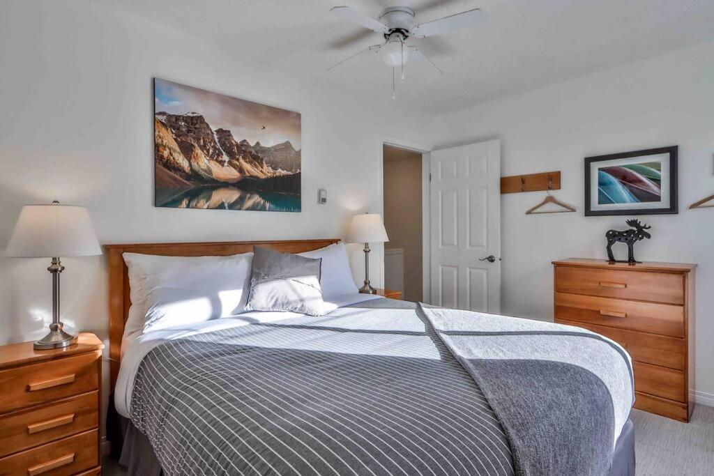 Big Mountain Views - Bright 2-Story Corner Unit Apartamento Canmore Exterior foto