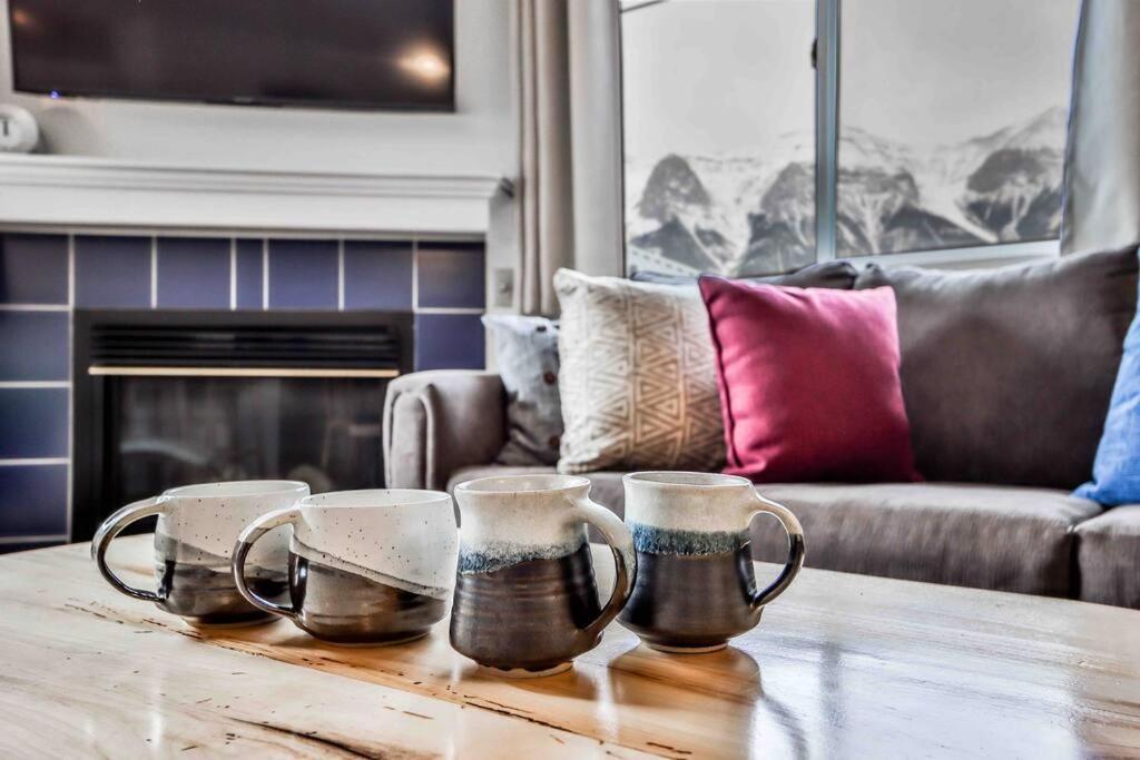 Big Mountain Views - Bright 2-Story Corner Unit Apartamento Canmore Exterior foto